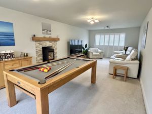 Lounge- click for photo gallery